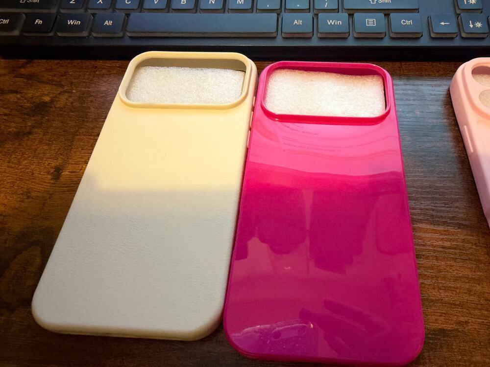 2 pk silicone phone cases.